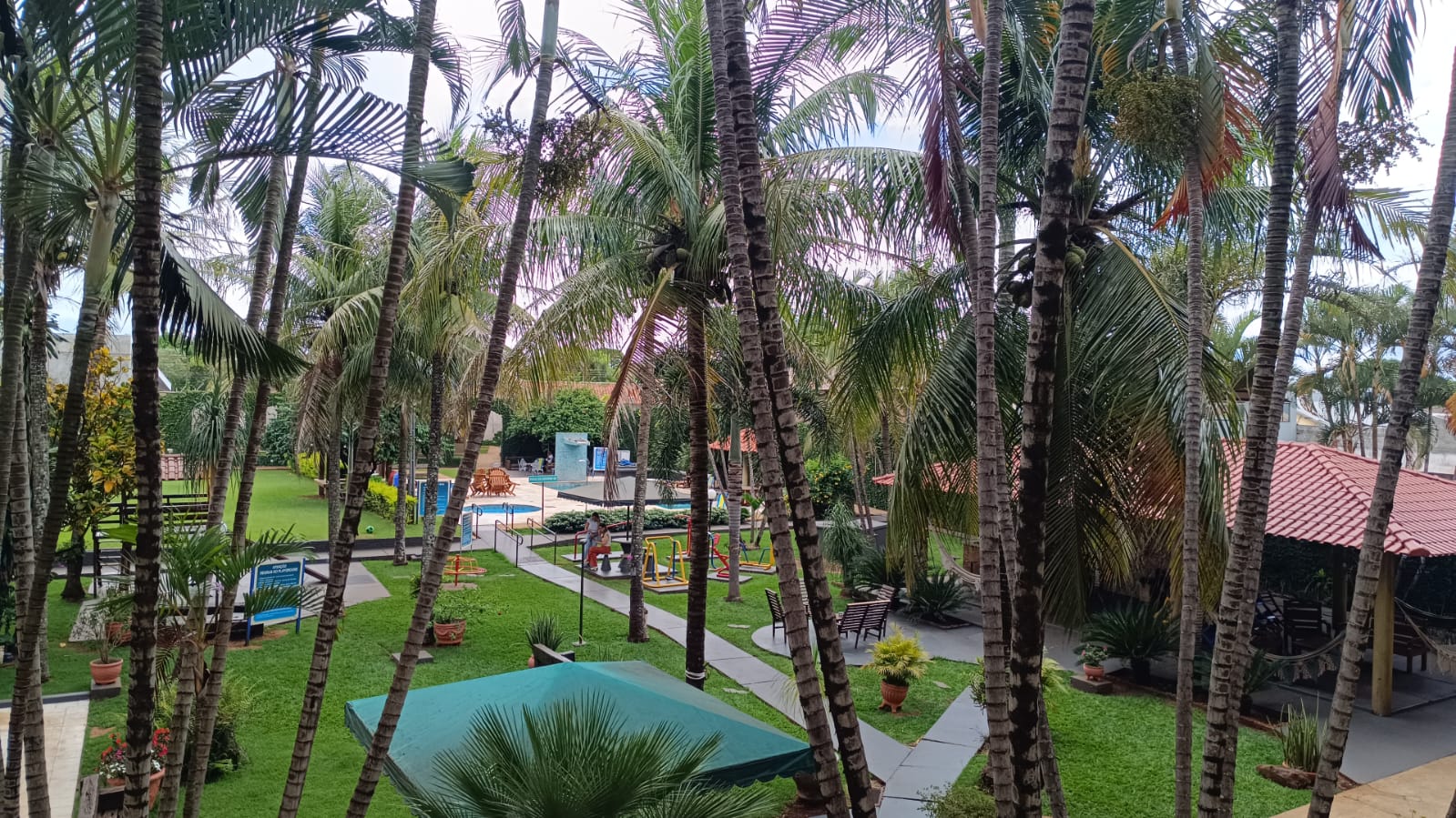 ACOMODAÇÕES COM VISTA JARDIM E PISCINA 